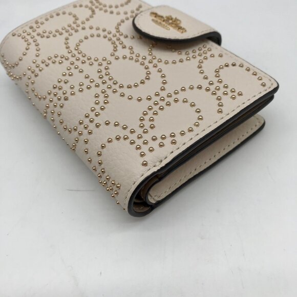 Coach Chalk Pebbled Leather Signature Rivets Corner Zip Wallet - Picture 7 of 12